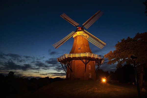 Illuminated Greetsiel twin mills