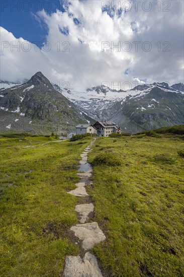 Route to the Berliner Huette on the Berliner Hoehenweg