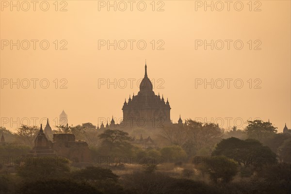 Htilominlo temple from a distance