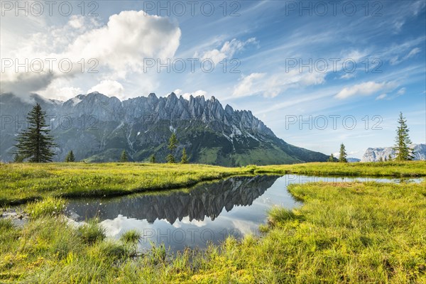 Mandelwand reflected in lake