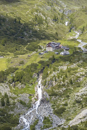 Berlin Hut with Zemmbach brook on the Berliner Hoehenweg