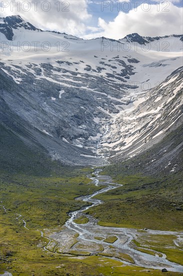 Zemmbach rises from the Schwarzensteinkees glacier