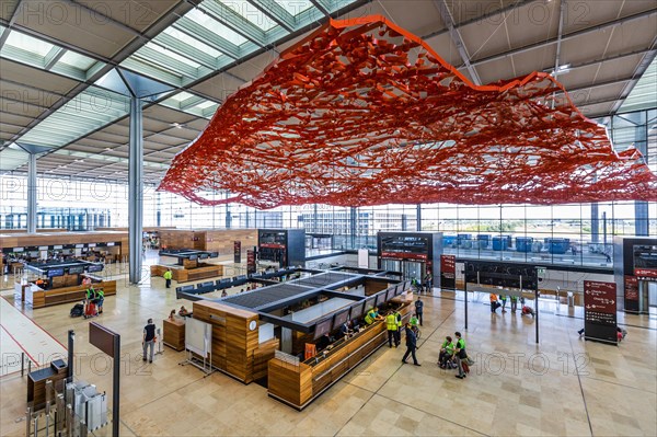 Trial operation in the departure hall in Terminal 1 of the new Berlin Airport BER