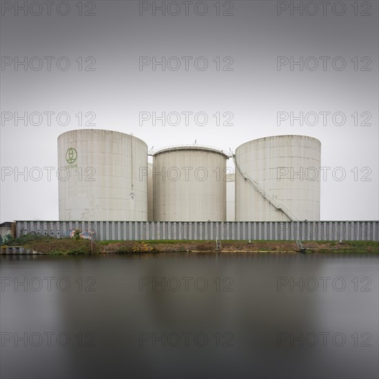 Unitank storage tanks for heating oil and diesel fuel at the Berlin Teltow Canal in Rudow