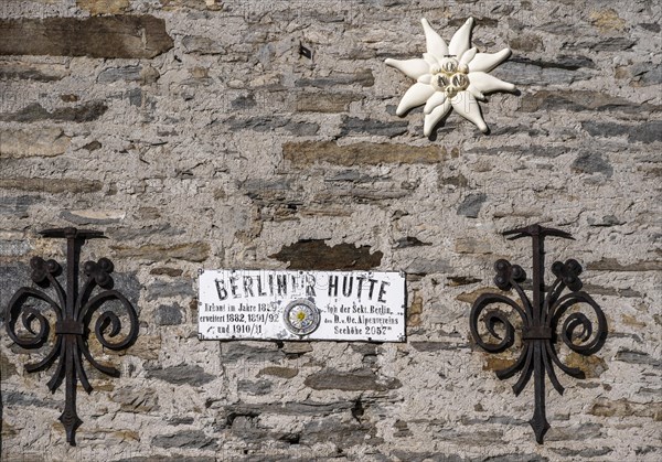 Sign of the Berliner Huette on the Berliner Hoehenweg