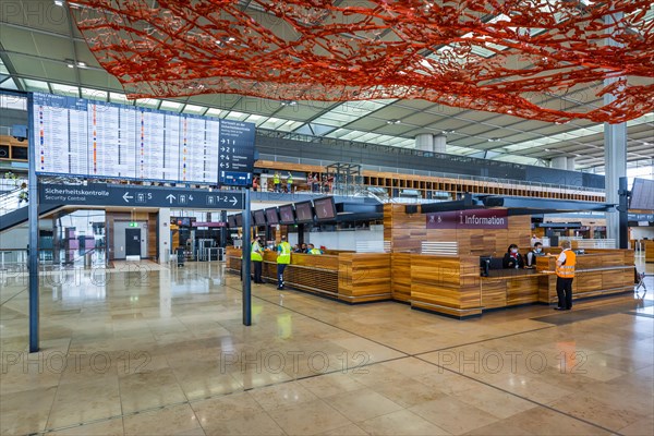 Trial operation in the departure hall in Terminal 1 of the new Berlin Airport BER