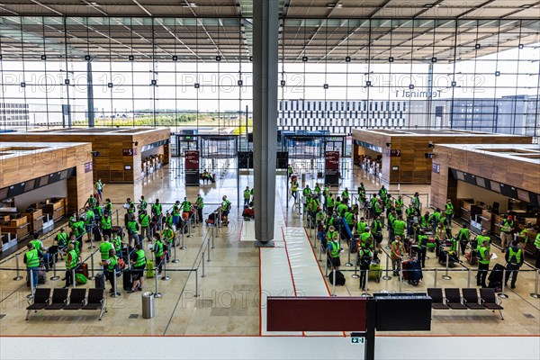 Trial operation in the departure hall in Terminal 1 of the new Berlin Airport BER