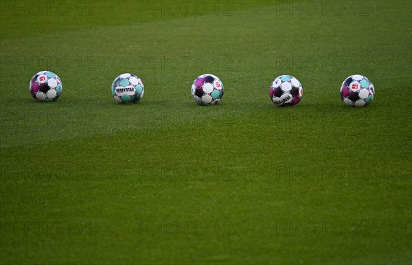 5 match balls adidas Derbystar