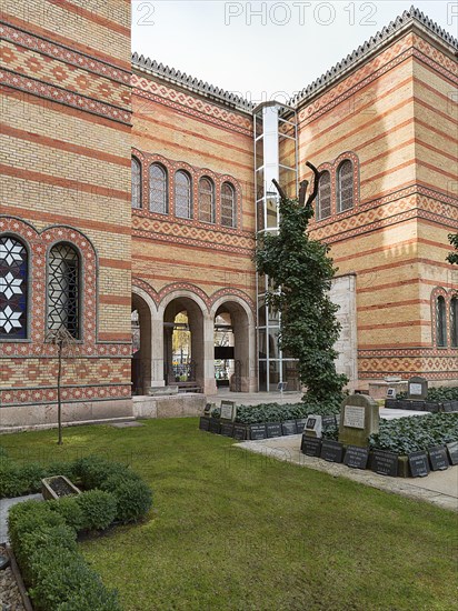 Court of the Great Synagogue with mass graves and memorial plaques for the Jews murdered in the Holocaust