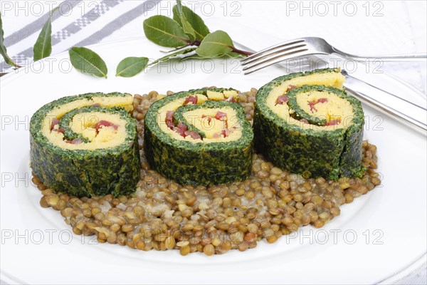 Polenta spinach roulade with Alblinsen