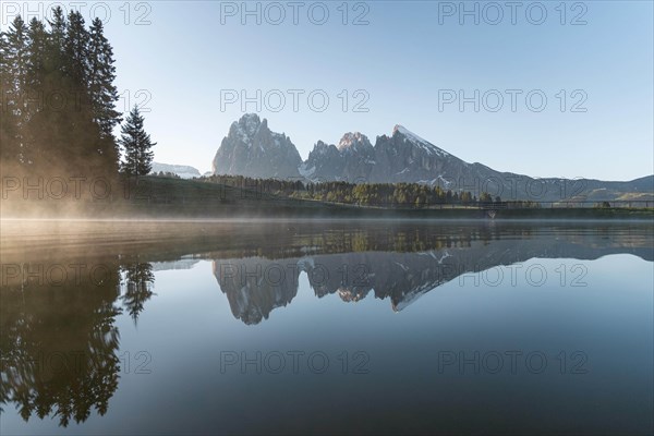 Reflection with golden morning navel from the Sassolungo and Plattkofel in See