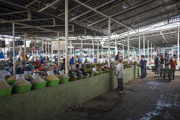 Market stand for pulses and spices