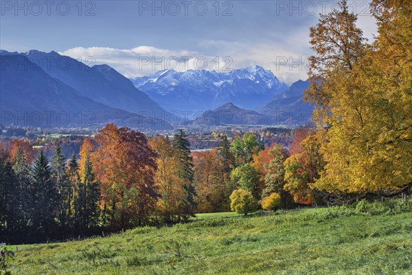 Autumn landscape above the Murnauer moss with Zugspitze group near Hagen