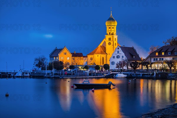 Peninsula with the parish church of St. George at night