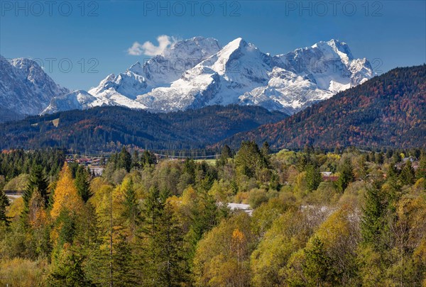 Autumn landscape in the Isar valley with Alpspitze and Zugspitze in the Wetterstein range