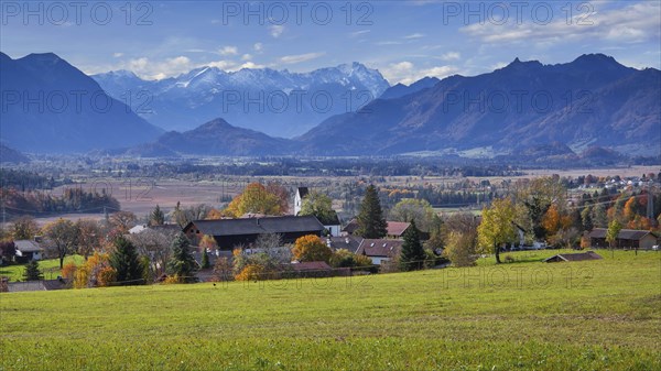 Autumn landscape above the Murnauer moss with Zugspitze group and Hagen