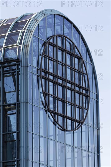 Glass facade based on a people's receiver