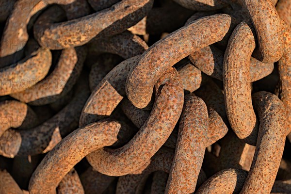 Rusty chain links