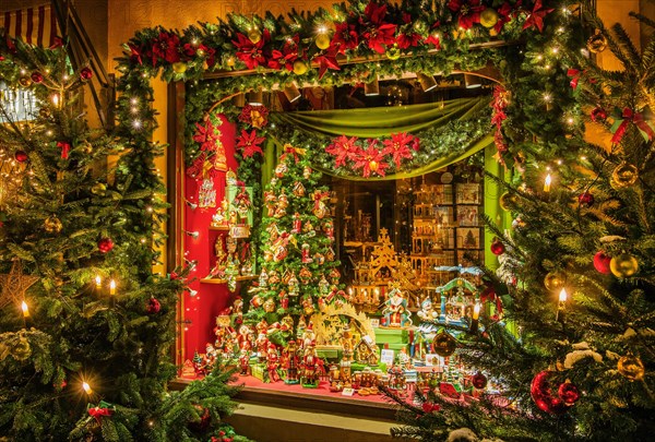 Shop with Christmas decorations in the Herrngasse