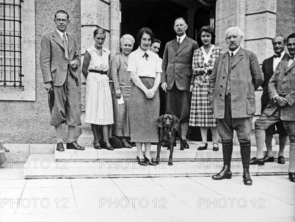 Paul von Hindenburg with his family on the Neudeck estate