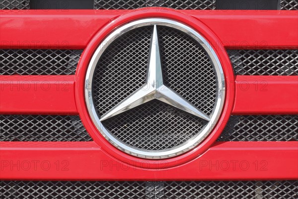 Mercedes Benz logo