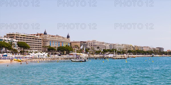 Building on the Promenade de la Croisette