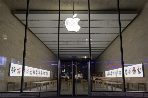 Empty Apple Store