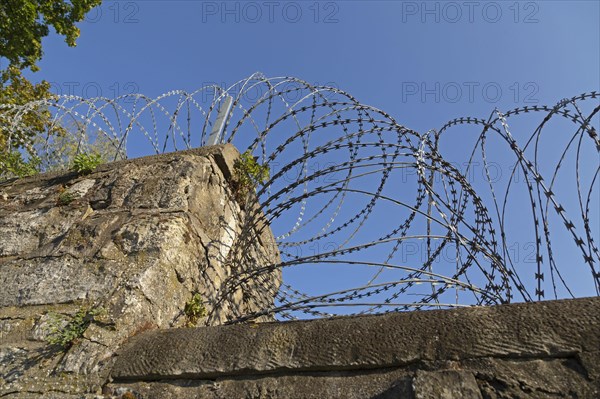 NATO wire for the security of the prison in Hildesheim