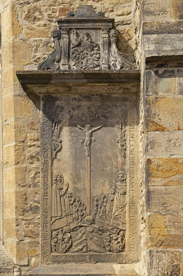Relief on the outer wall