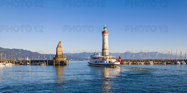 Excursion boat in the harbour entrance