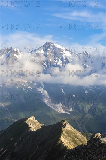 View from the Edelweissspitze to the Grosser Wiesbachhorn