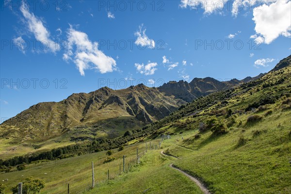 Hiking trail to Isthmus Peak