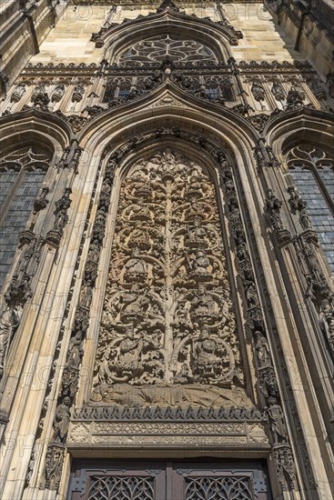 Relief depiction of Tree of Life Root Jesse on the south portal