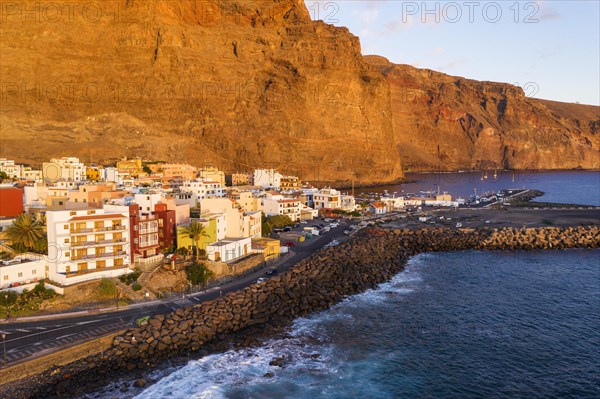 Vueltas with harbour in the evening light