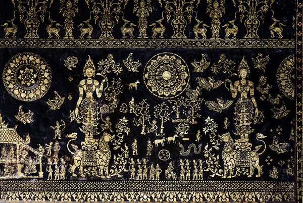 Exterior wall of the Sim prayer hall with gilded images of Apsaras
