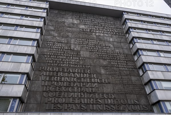 Inscription 'Proletarians of all countries unite!' in several languages