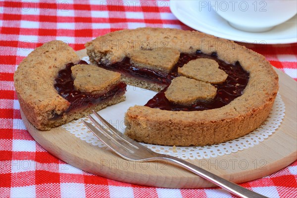 Linzertorte on wooden board