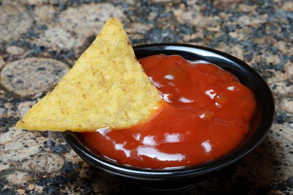 Nachos with tomato dip