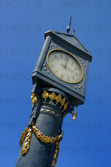 Art Nouveau clock from 1911