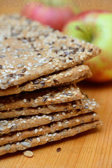 Crispbread with seeds