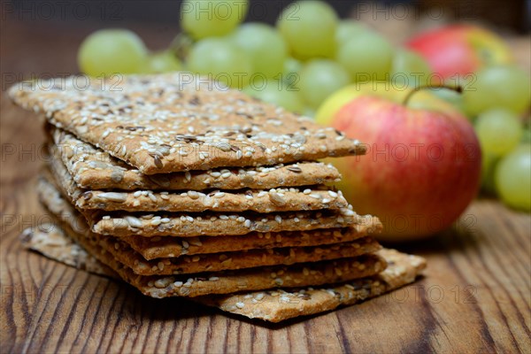 Crispbread with seeds