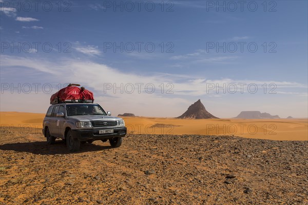 Expedition jeep driving through the desert