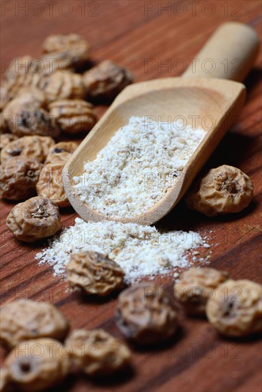 Tigernuts and tigernut flour in shovel