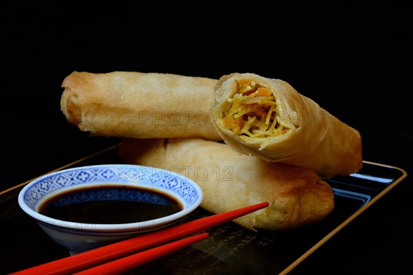 Spring rolls with soy sauce