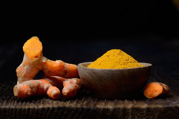 Turmeric powder and turmeric root