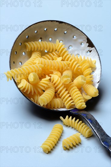 Spiral noodles in sieve ladle