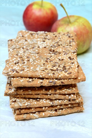 Crispbread with seeds