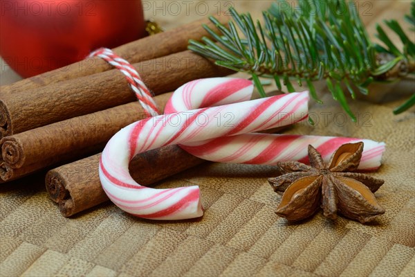 Cinnamonsticks and star anise with Christmas decoration