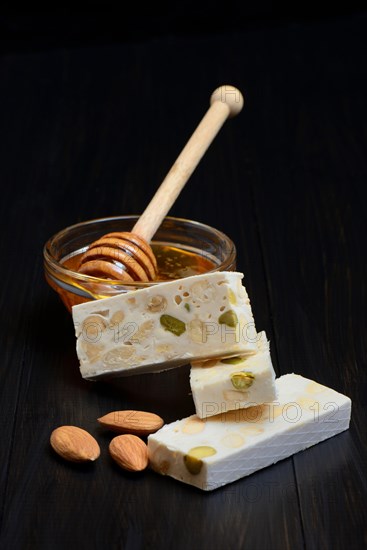 Nougat with almonds and honey