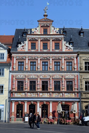 Haus zum Breiten Herd at the fish market